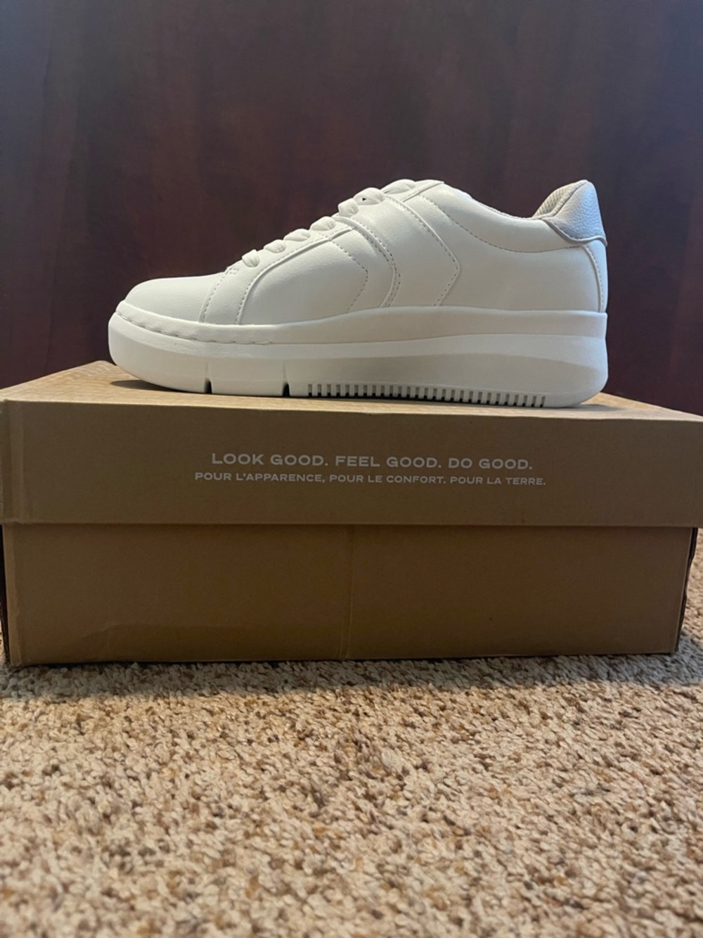 New with Box Dr. Scholl's White Platform Sneakers with Taupe Heel Detail - Picture 2 of 7